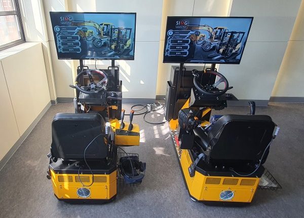 2024-06-11_Supplied excavator and forklift VR simulator to technical high school.jpg